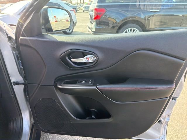 Used 2021 Jeep Cherokee Trailhawk image 39