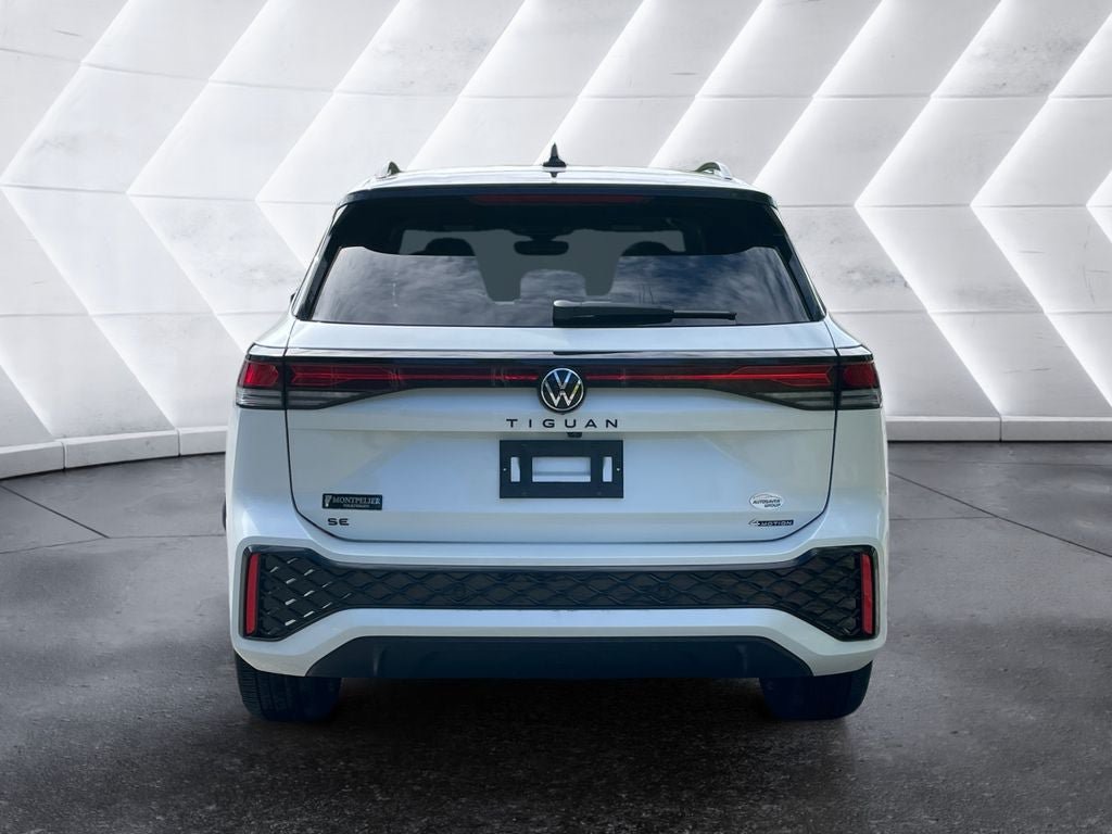 Used 2025 Volkswagen Tiguan SE R-Line AWD/4WD image 5