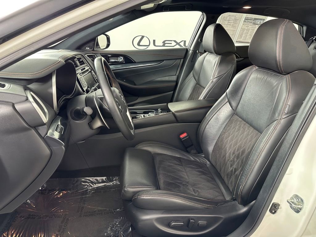 Used 2020 Nissan Maxima SR w/ Sport Mat Group FWD image 17
