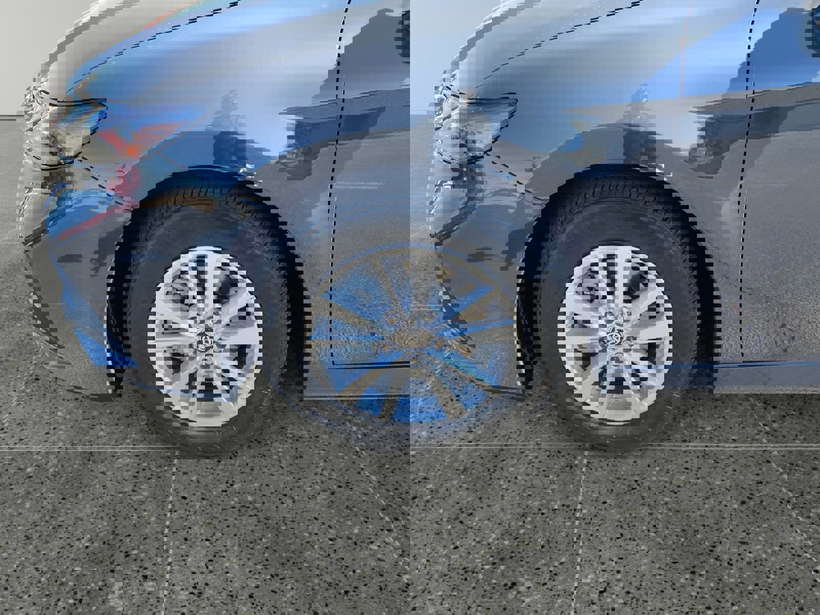 Used 2025 Toyota Camry LE w/ Convenience Package image 14