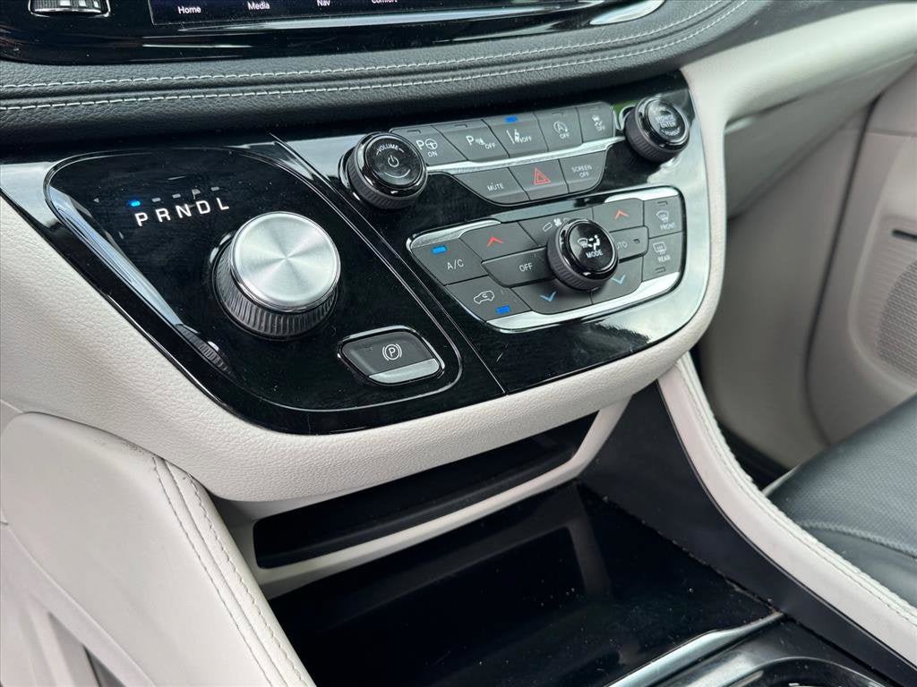 Used 2022 Chrysler Pacifica Limited AWD/4WD image 24
