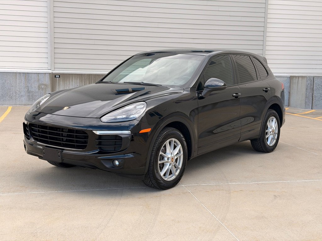 Used 2016 Porsche Cayenne w/ Premium Package AWD/4WD image 3