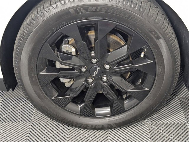 Used 2023 Kia Carnival SX image 8