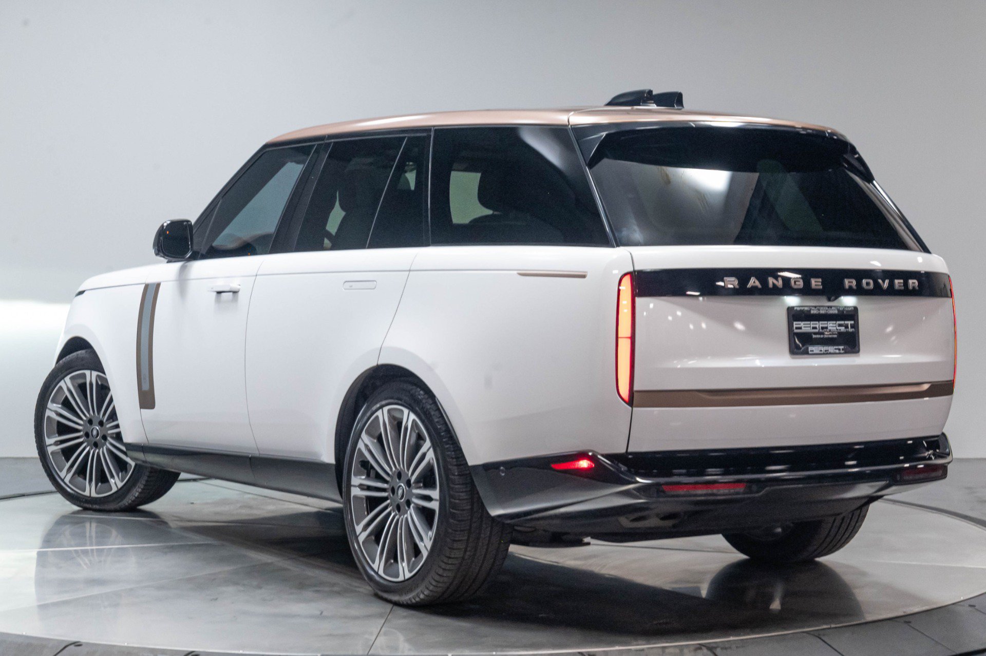 Used 2023 Land Rover Range Rover SV AWD/4WD image 83
