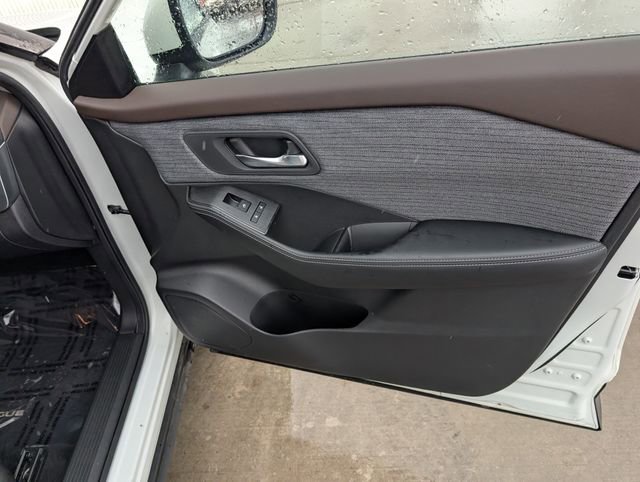Used 2023 Nissan Rogue SV AWD/4WD image 34