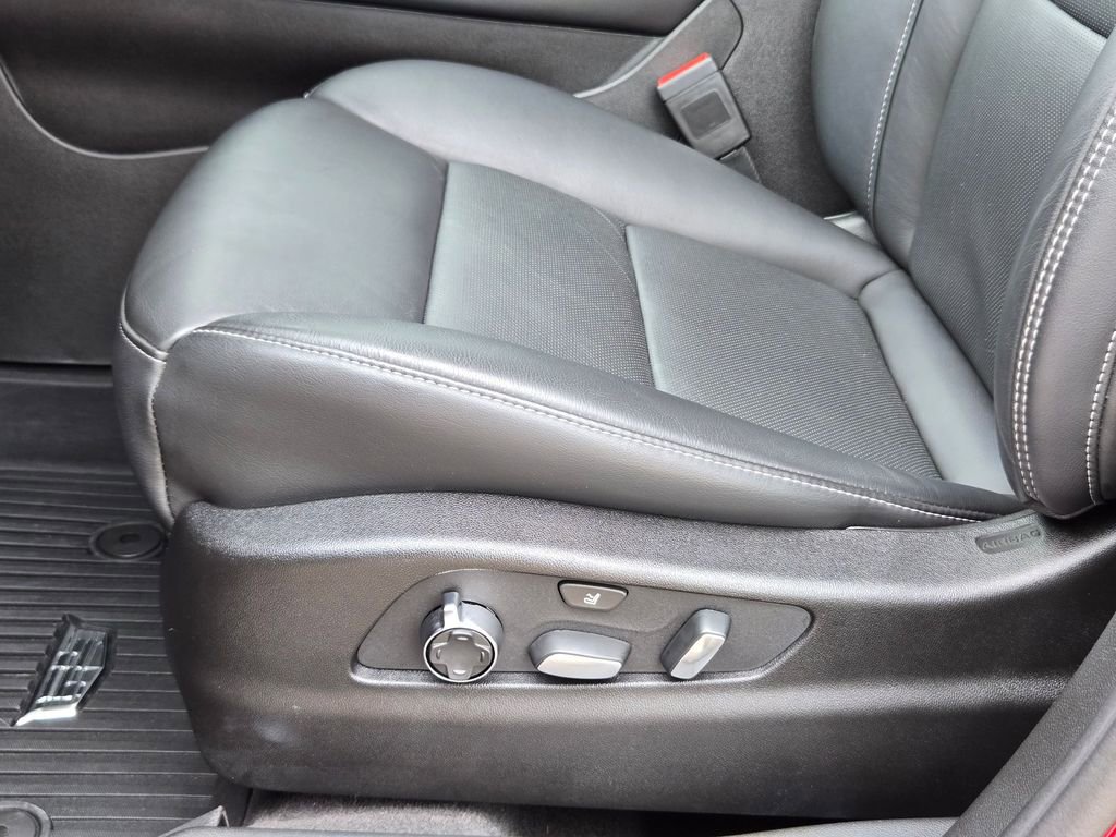 Certified 2024 Cadillac XT4 Premium Luxury image 27