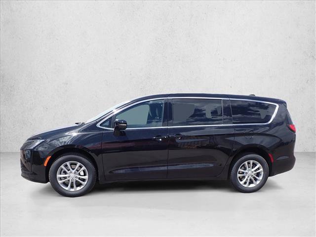 New 2027 Chrysler Pacifica Select AWD/4WD image 2