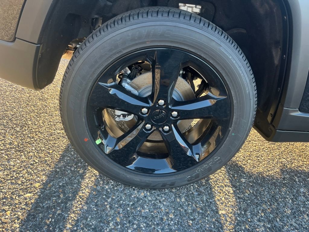 New 2025 Jeep Grand Cherokee Laredo image 25