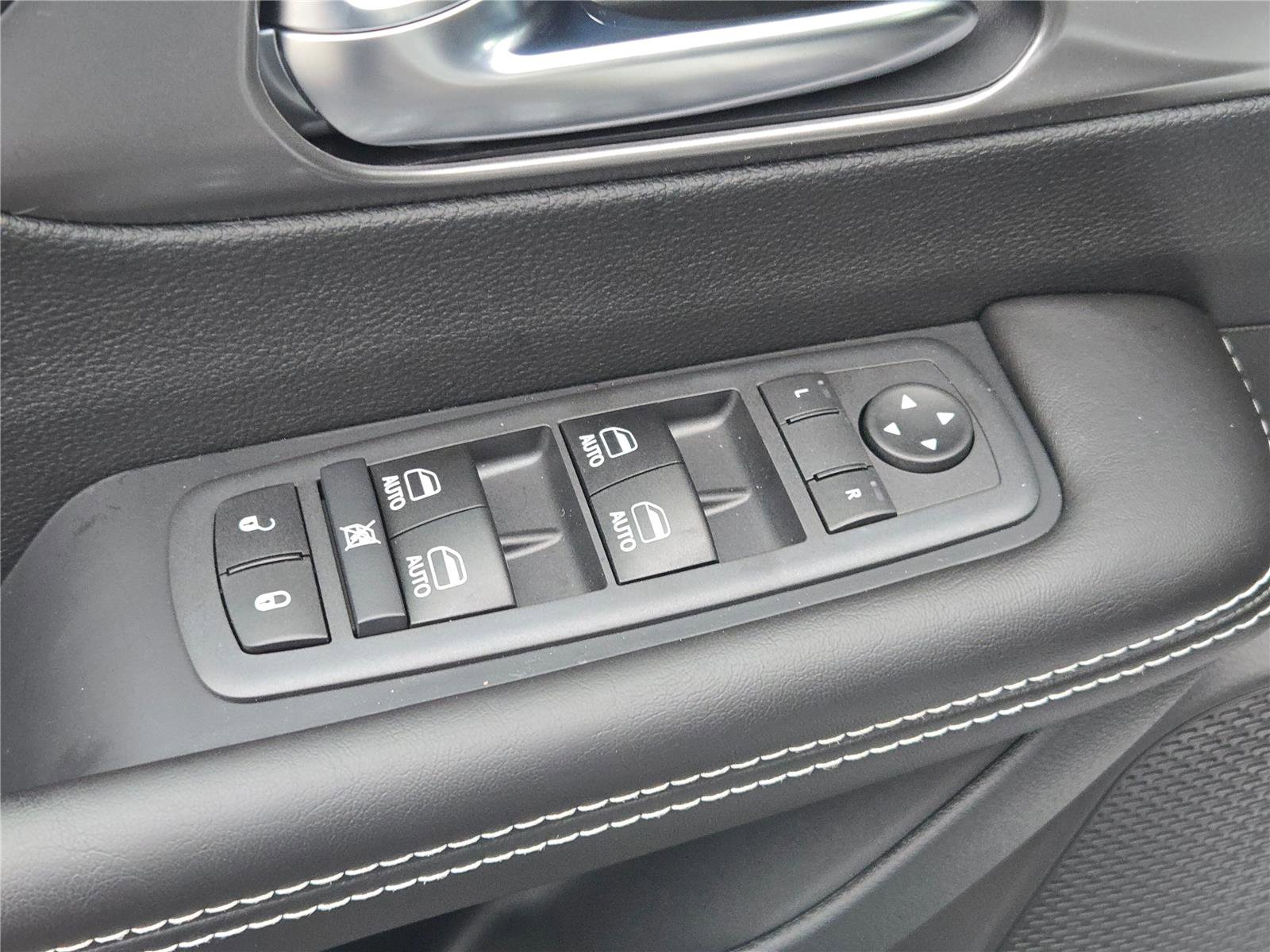 New 2026 Chrysler Pacifica Select image 21