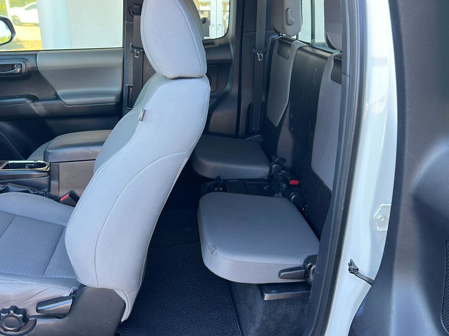 Used 2016 Toyota Tacoma SR image 11