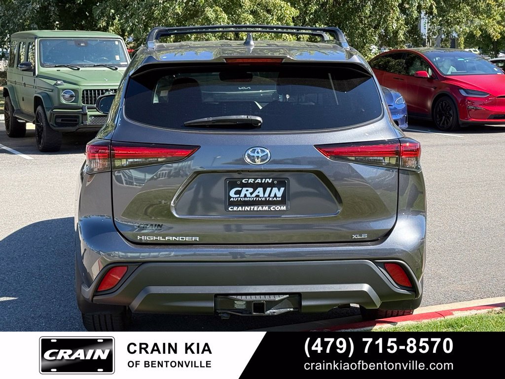 Used 2021 Toyota Highlander XLE FWD image 6