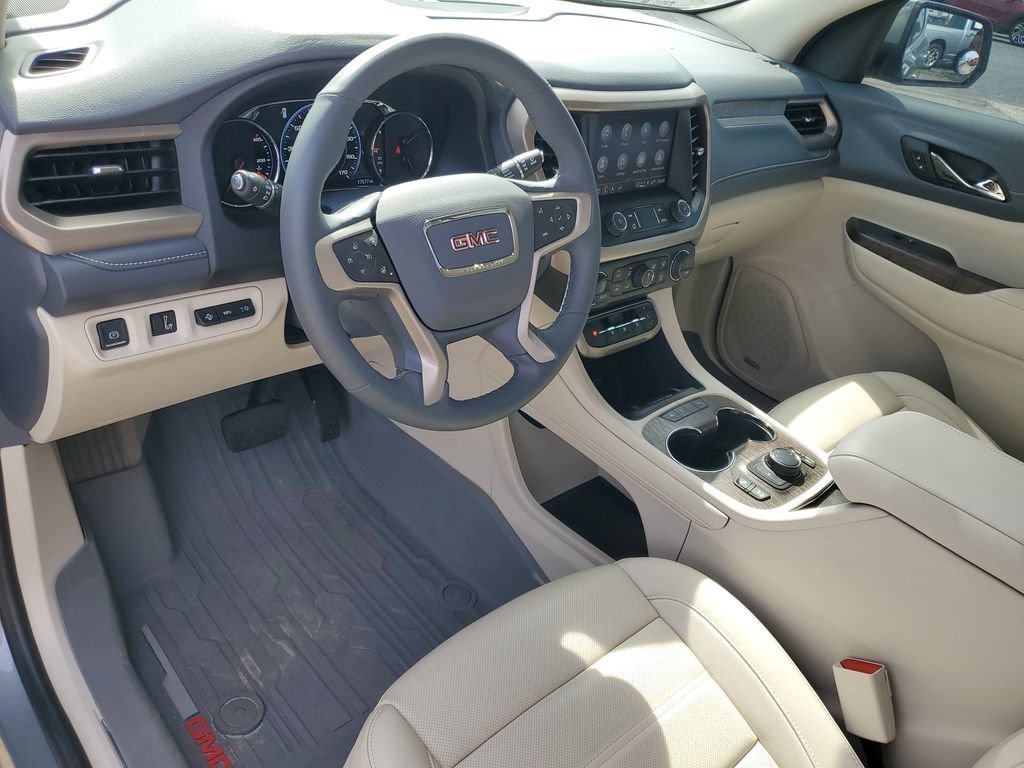 Used 2023 GMC Acadia Denali w/ Denali Ultimate Package FWD image 6