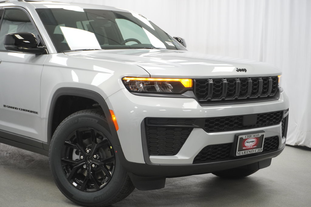 New 2026 Jeep Grand Cherokee Altitude AWD/4WD image 3