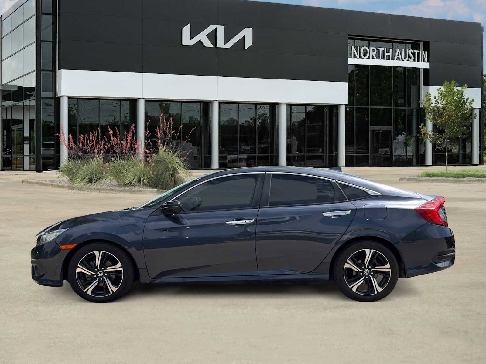 Used 2017 Honda Civic Touring image 5