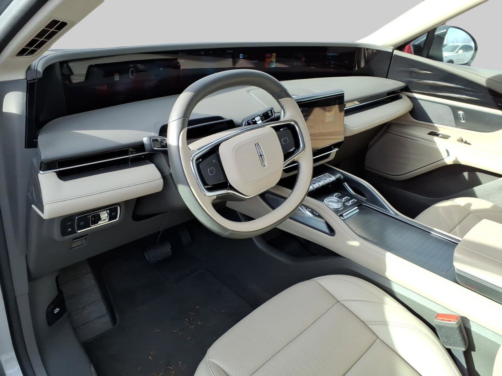 Used 2025 Lincoln Nautilus Premier image 19