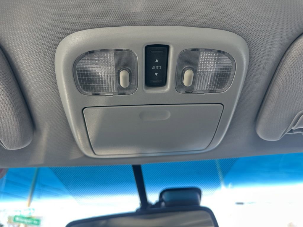 Used 2012 Lincoln MKZ image 27