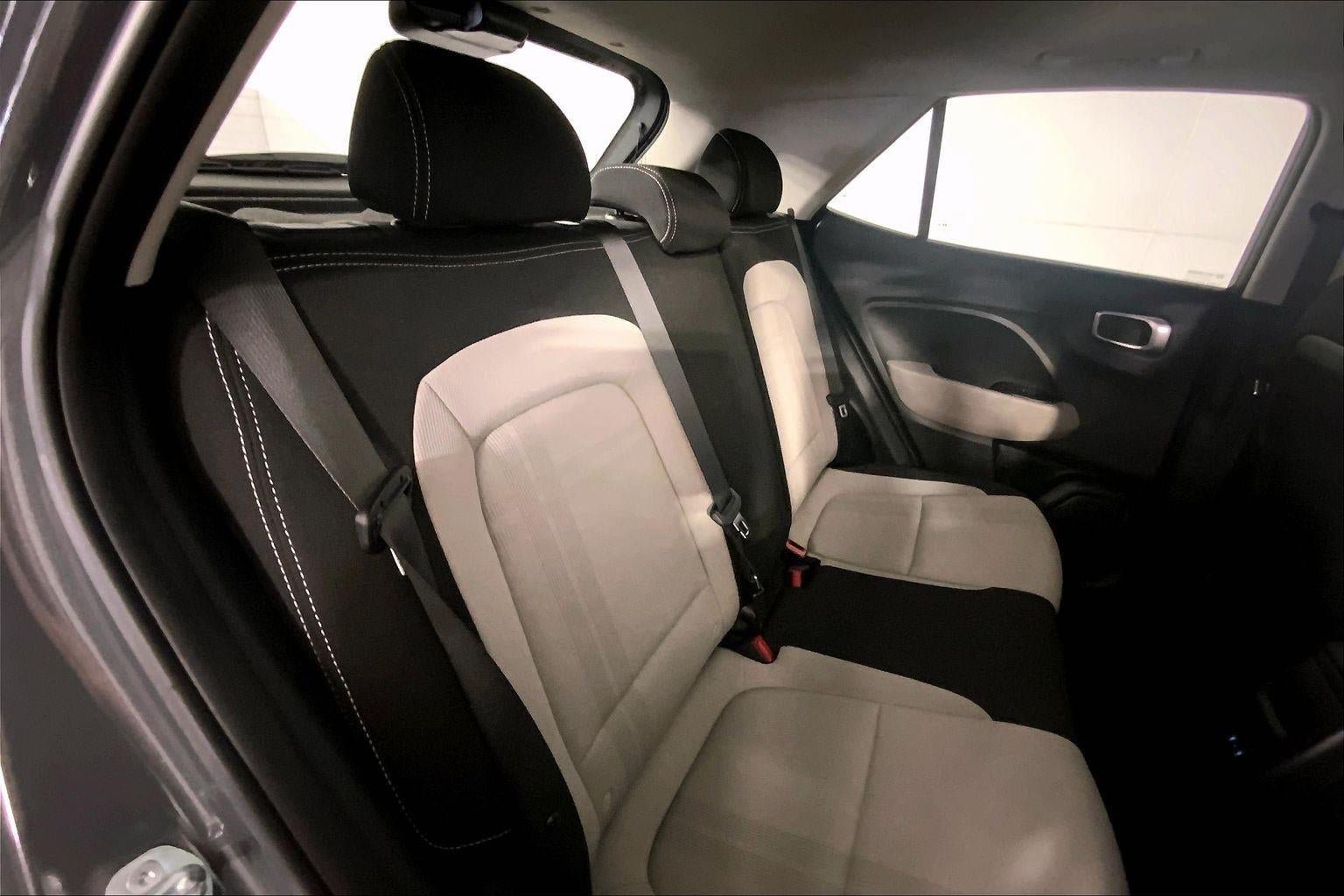 Used 2025 Hyundai Venue SEL FWD image 24