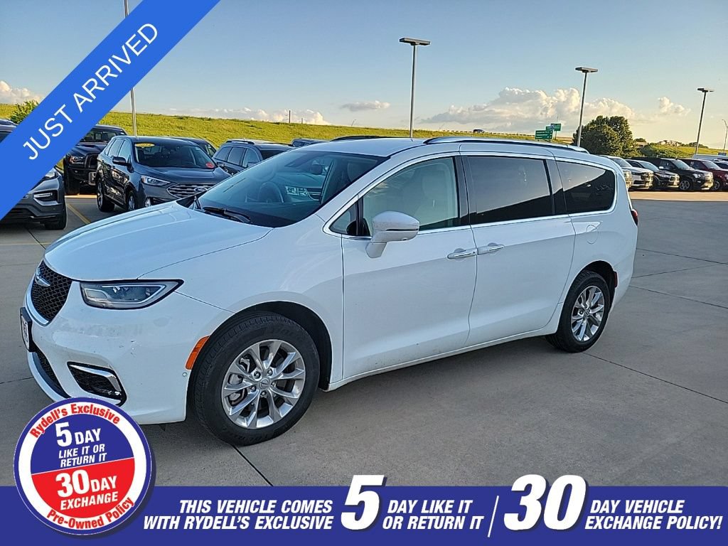 Used 2021 Chrysler Pacifica Touring-L w/ Premium & Safety Sphere Group AWD/4WD image 7