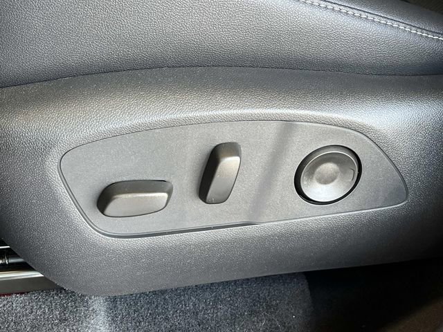 New 2026 Chevrolet Traverse LT w/ Sun and Wheel Package FWD image 25