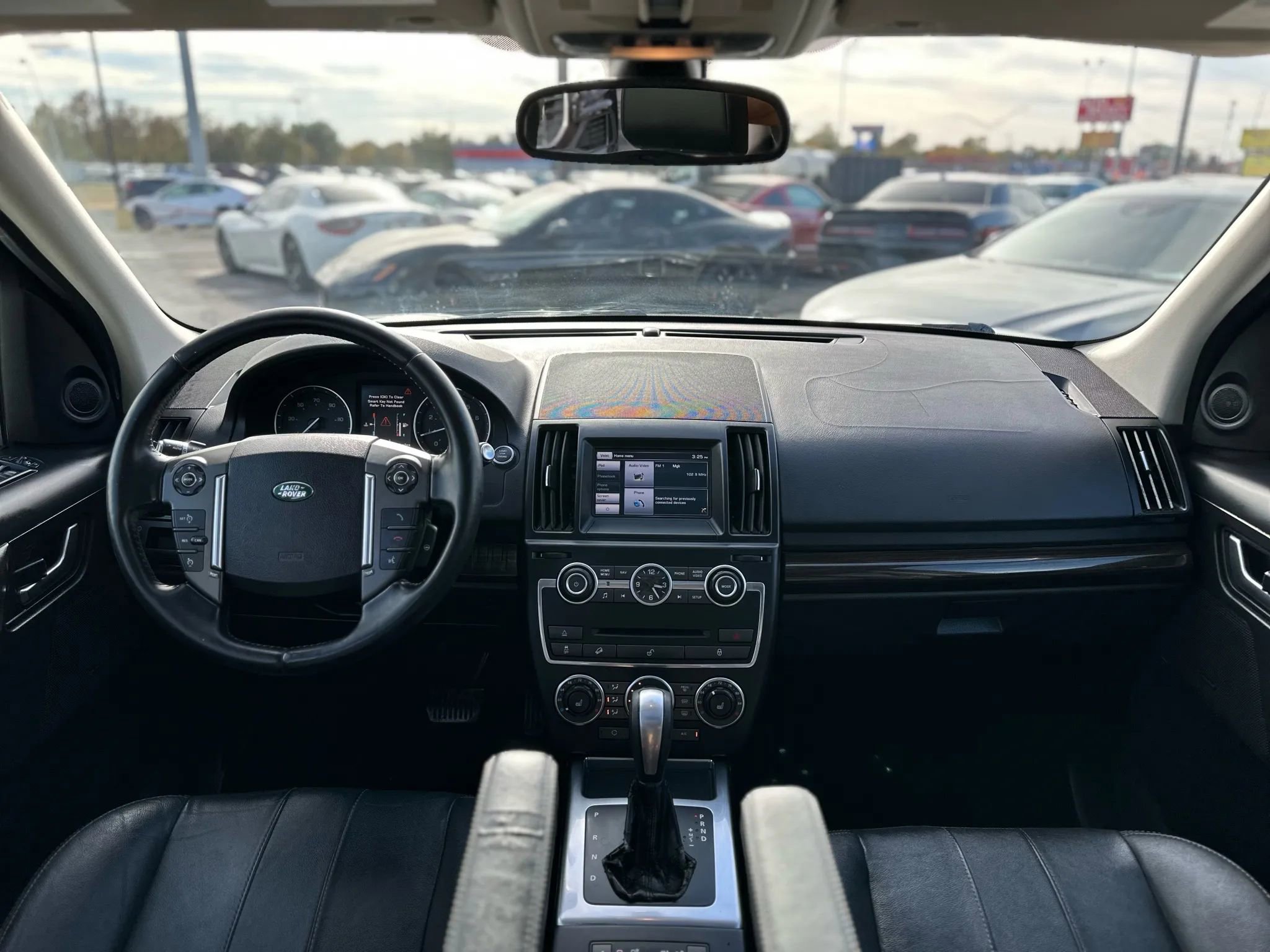 Used 2015 Land Rover LR2 HSE image 10