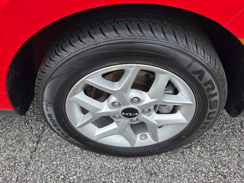 Used 2025 Kia Soul LX w/ LX Technology Package image 16