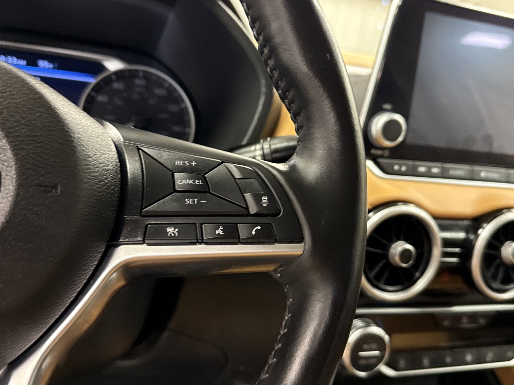 Used 2024 Nissan Sentra SV w/ SV Premium Package image 11