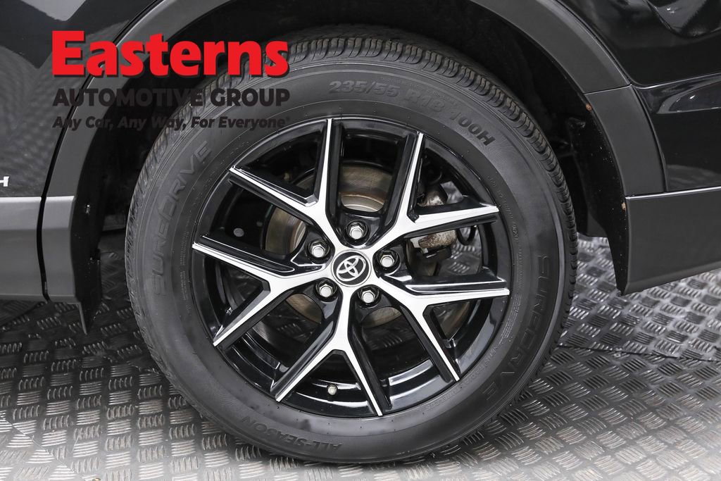 Used 2018 Toyota RAV4 SE image 8