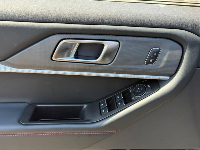 Used 2025 Ford Explorer ST-Line w/ ST-Line Street Pack AWD/4WD image 16