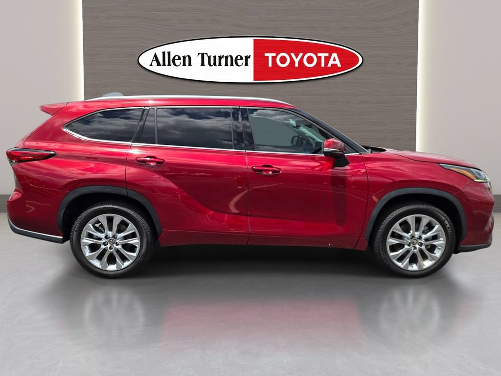 Used 2023 Toyota Highlander Limited FWD image 5