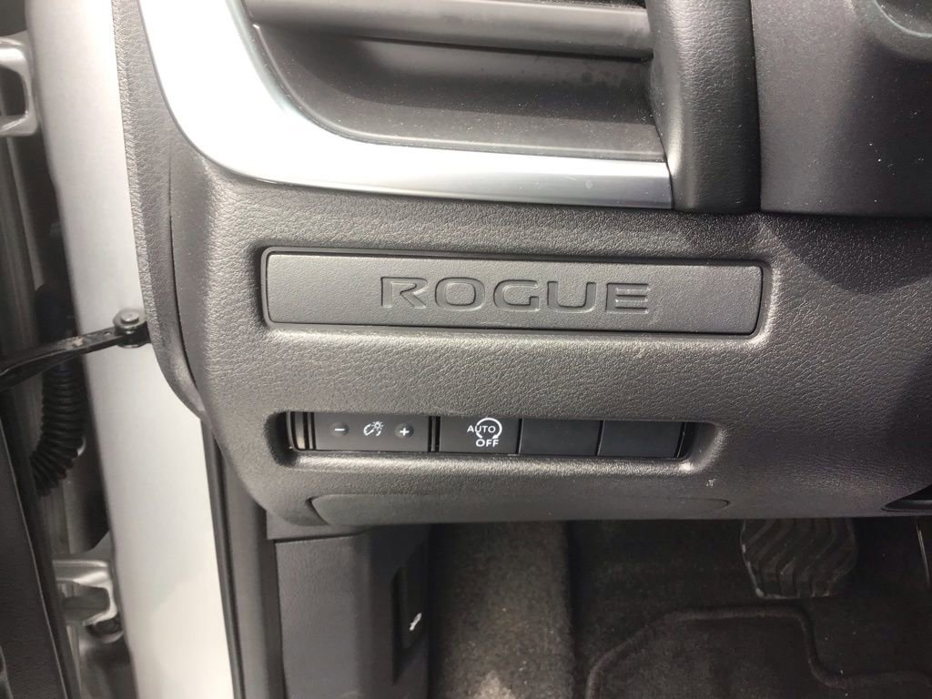 Used 2025 Nissan Rogue S FWD image 14