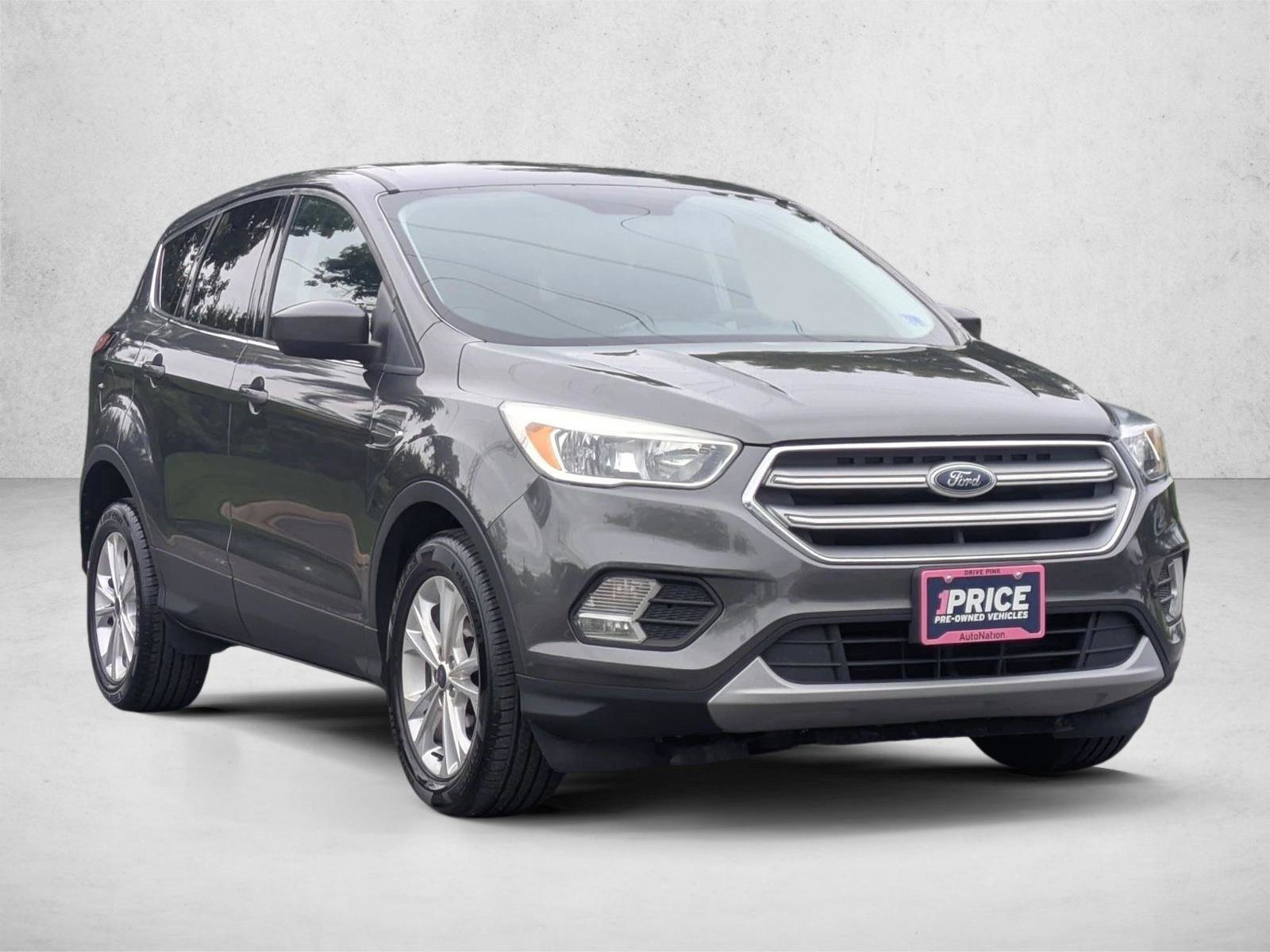 Used 2017 Ford Escape SE FWD image 3
