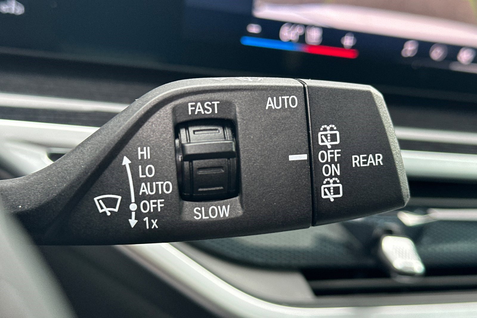 Used 2025 BMW X5 xDrive40i w/ M Sport Package image 34