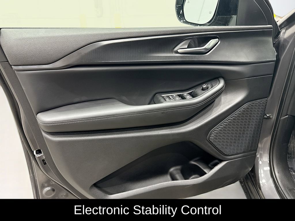 New 2025 Jeep Grand Cherokee Altitude image 15