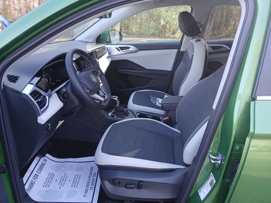 New 2026 Volkswagen Taos SE image 9