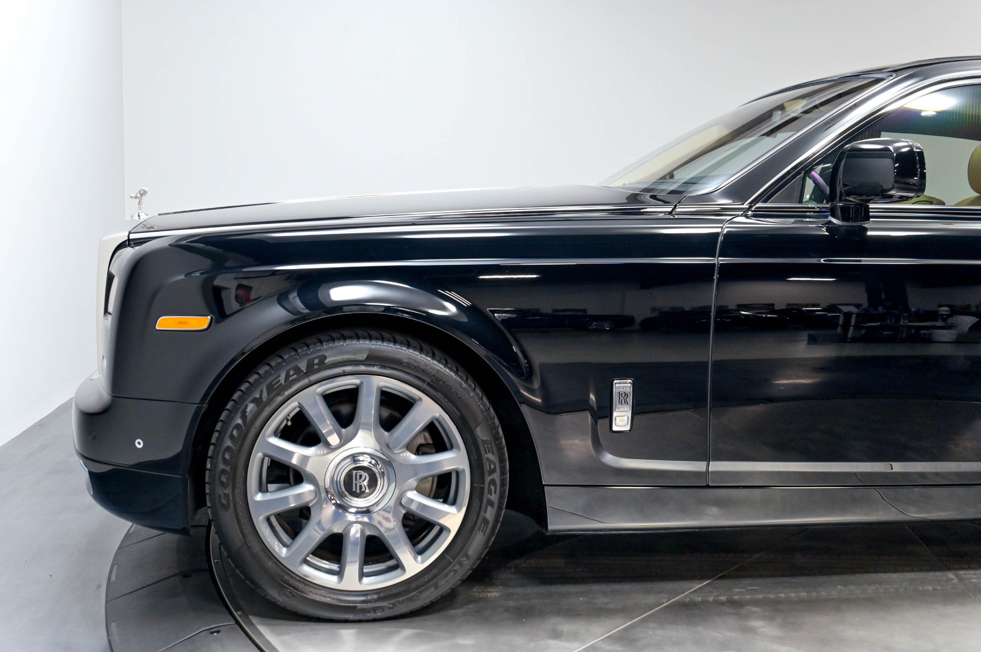 Used 2013 Rolls-Royce Phantom Sedan RWD image 58