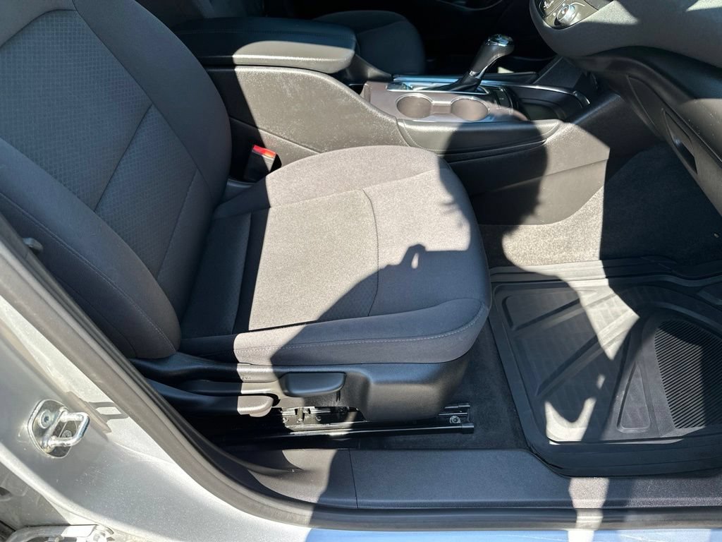 Used 2017 Chevrolet Malibu LT FWD image 12