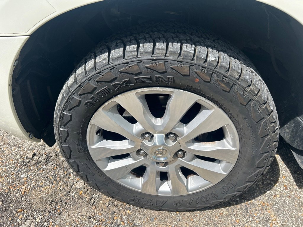 Used 2016 Toyota Sequoia Platinum AWD/4WD image 18