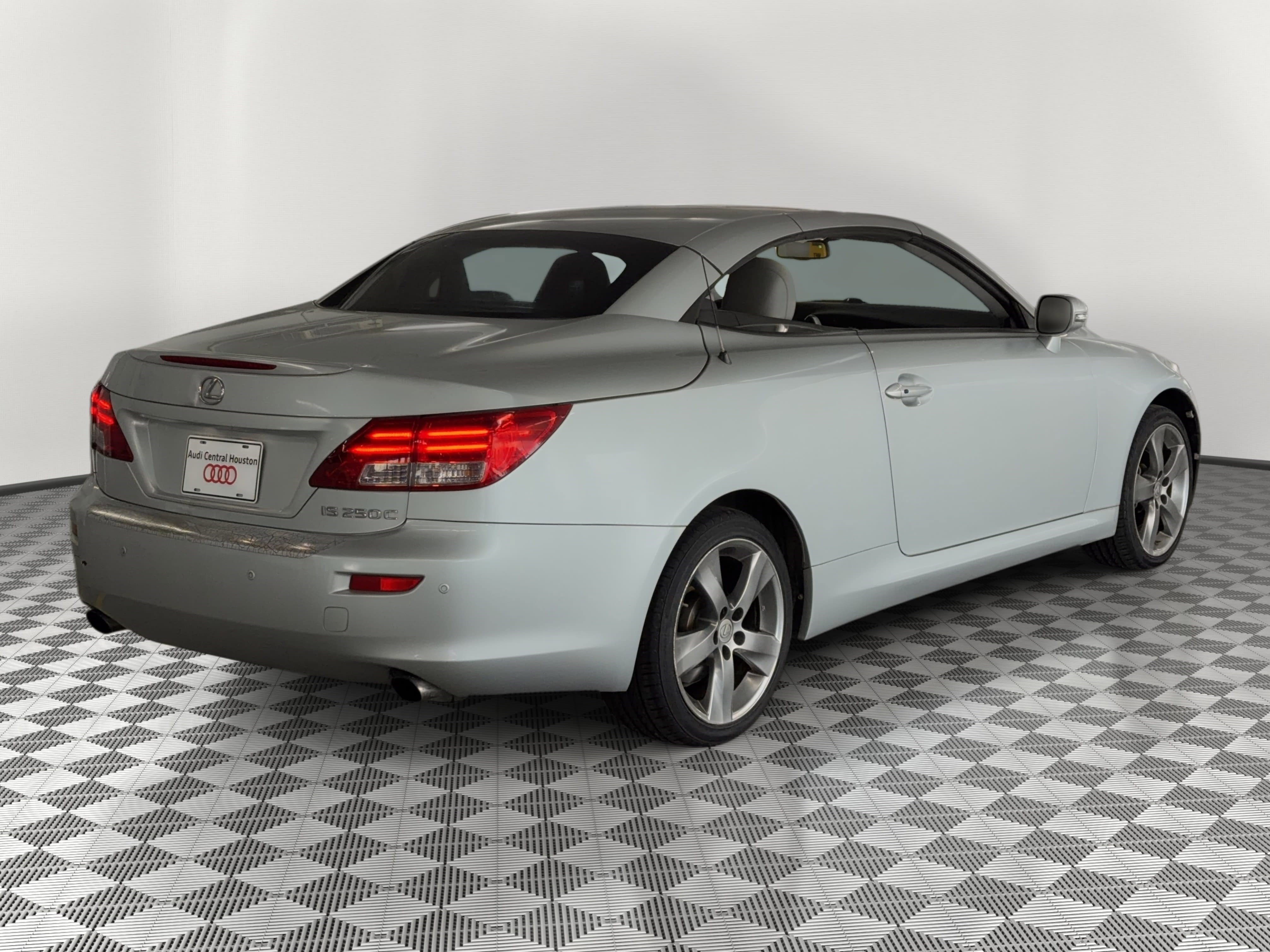 Used 2011 Lexus IS 250C w/ Luxury Pkg image 9