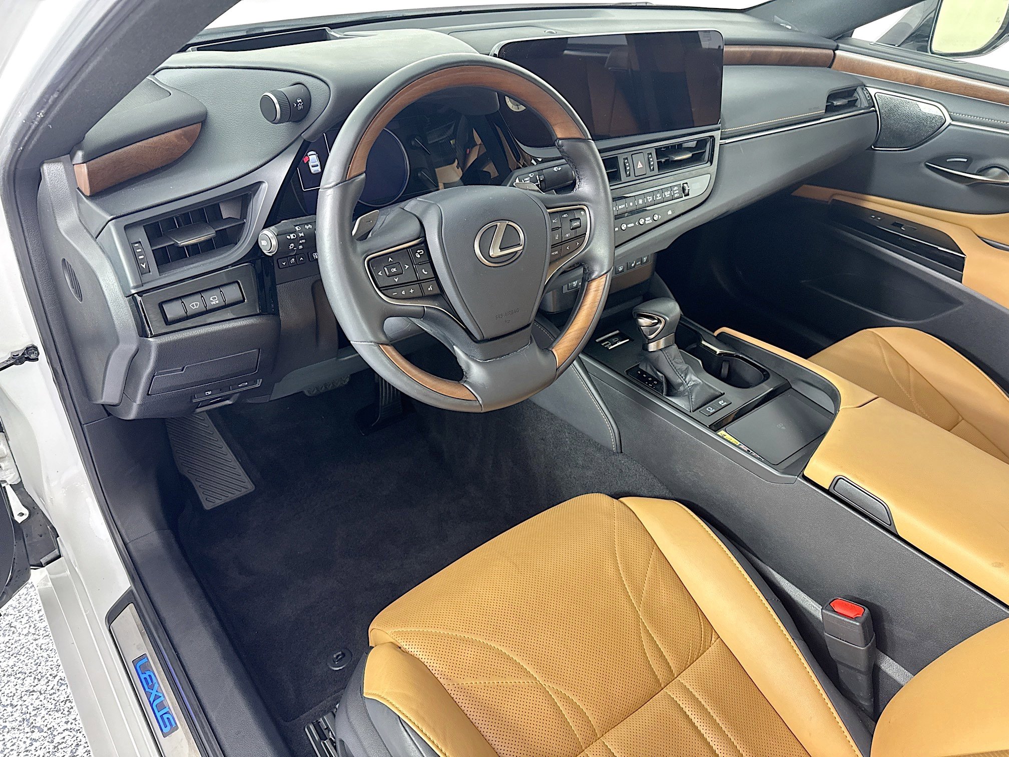 Used 2024 Lexus ES 300h ES 300h Luxury image 9