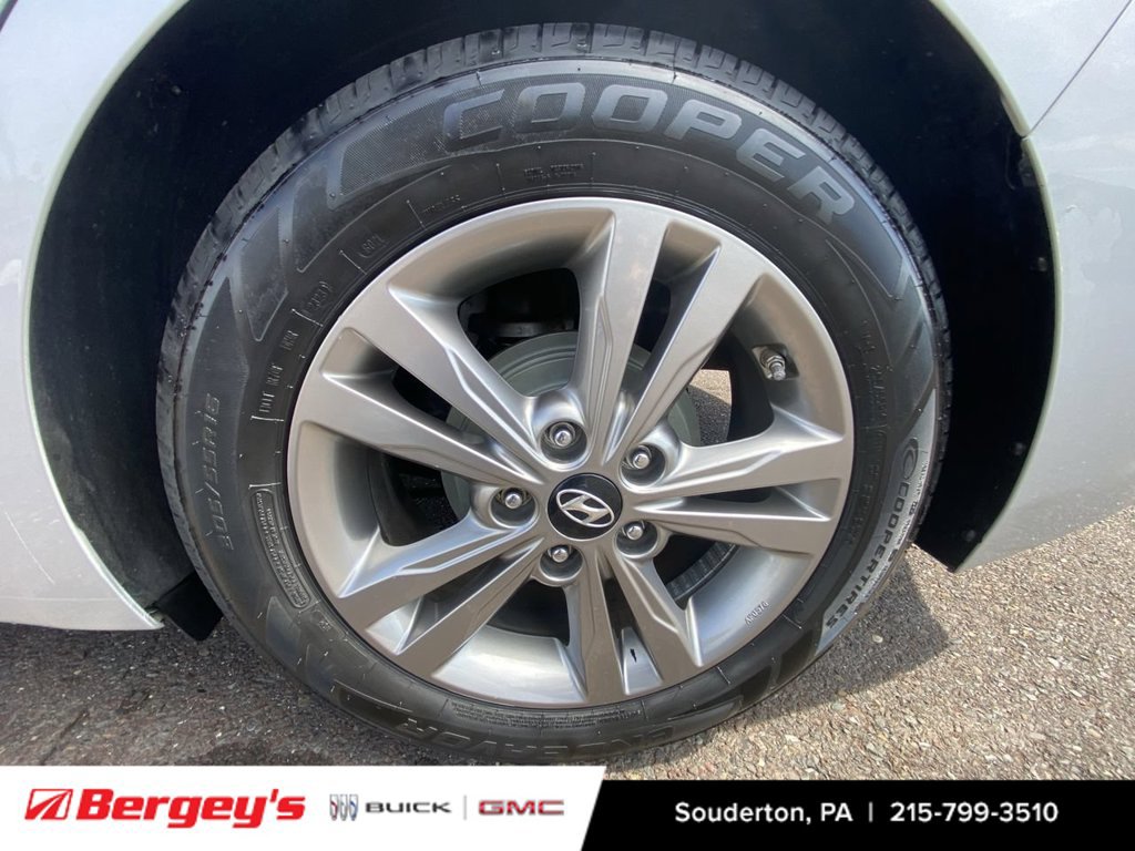 Used 2017 Hyundai Elantra Value Edition FWD image 37