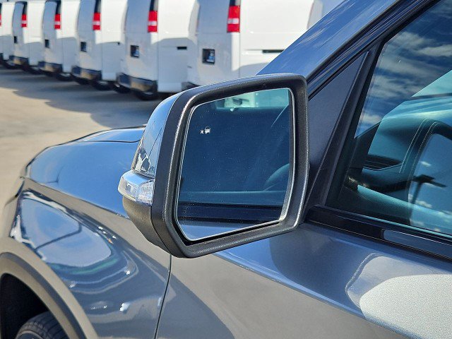 Used 2023 Chevrolet Traverse RS AWD/4WD image 19