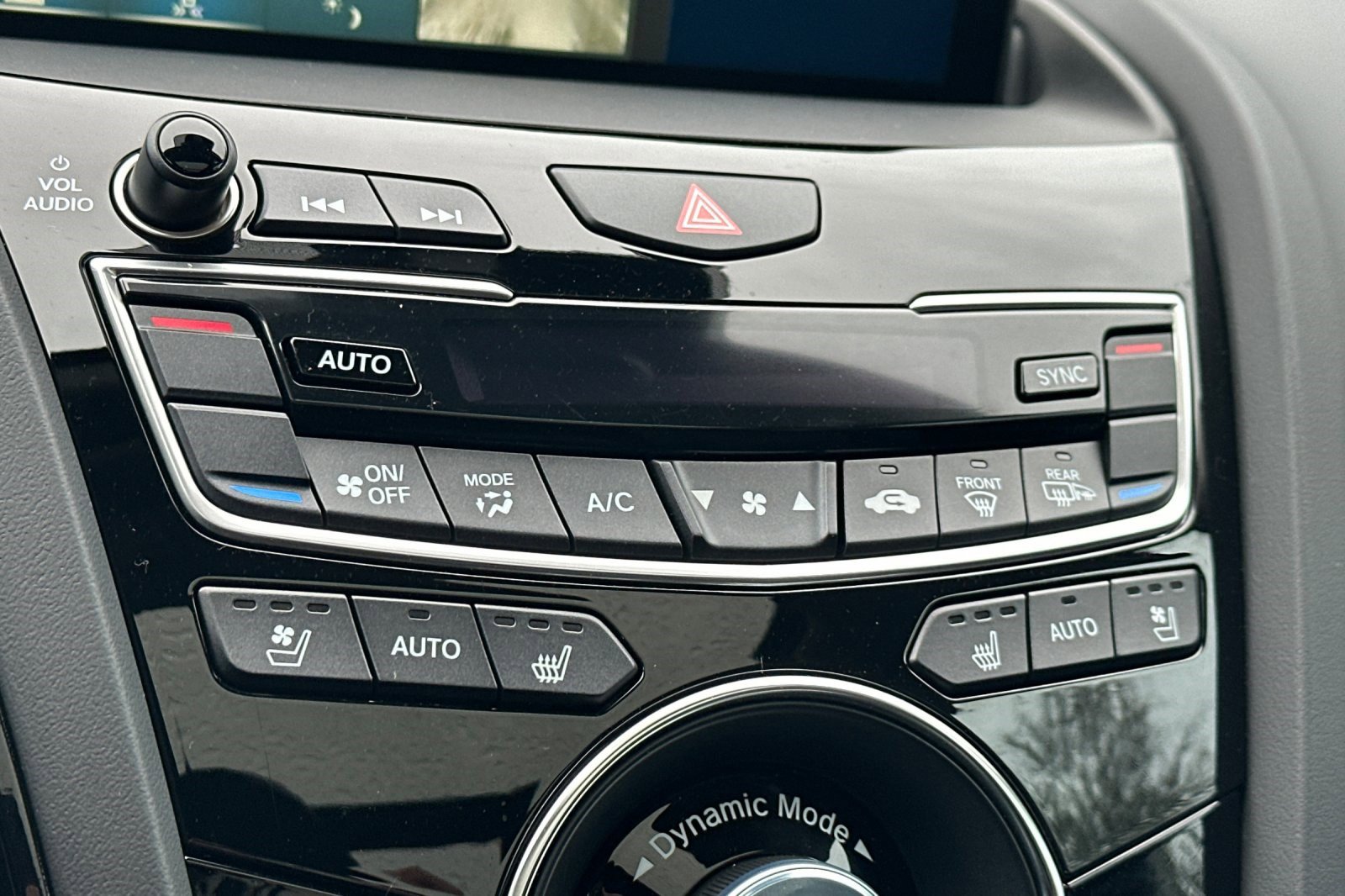 Certified 2025 Acura RDX SH-AWD w/ Advance Package image 28