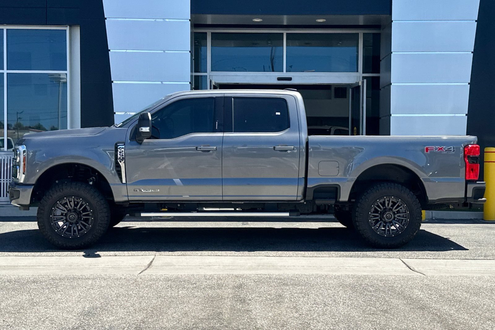 Used 2024 Ford F250 Lariat w/ FX4 Off-Road Package AWD/4WD image 7