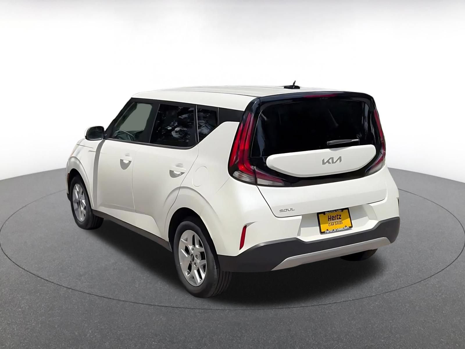 Used 2025 Kia Soul LX w/ LX Technology Package FWD image 10