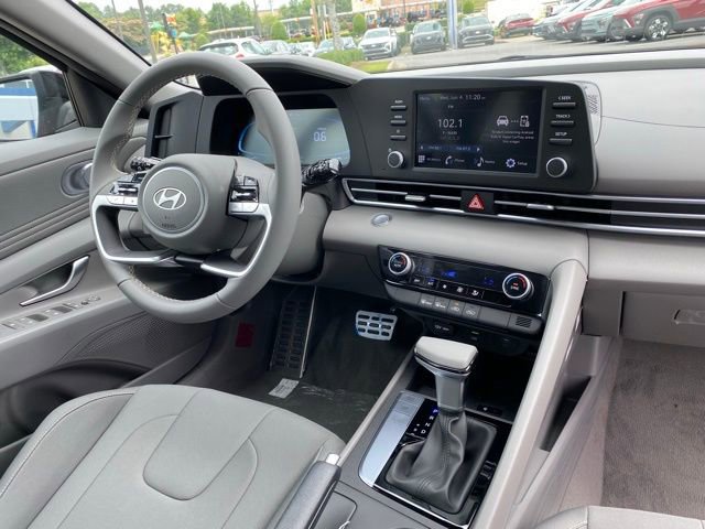 Certified 2025 Hyundai Elantra SEL image 33