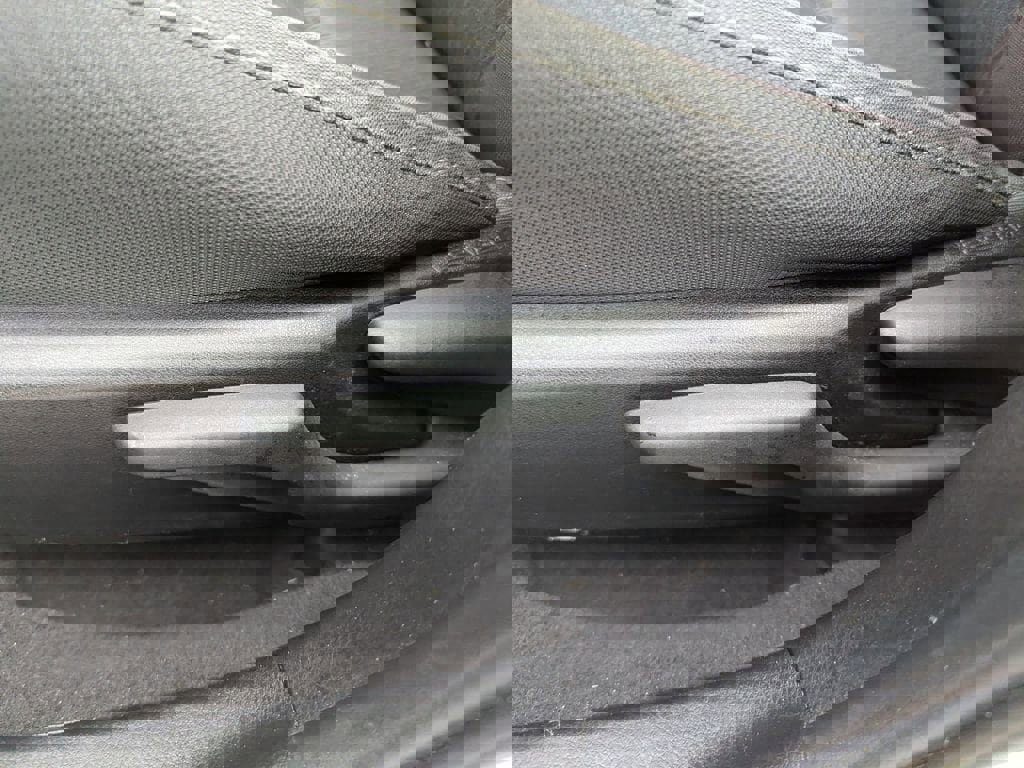 Used 2018 Toyota Corolla LE image 16