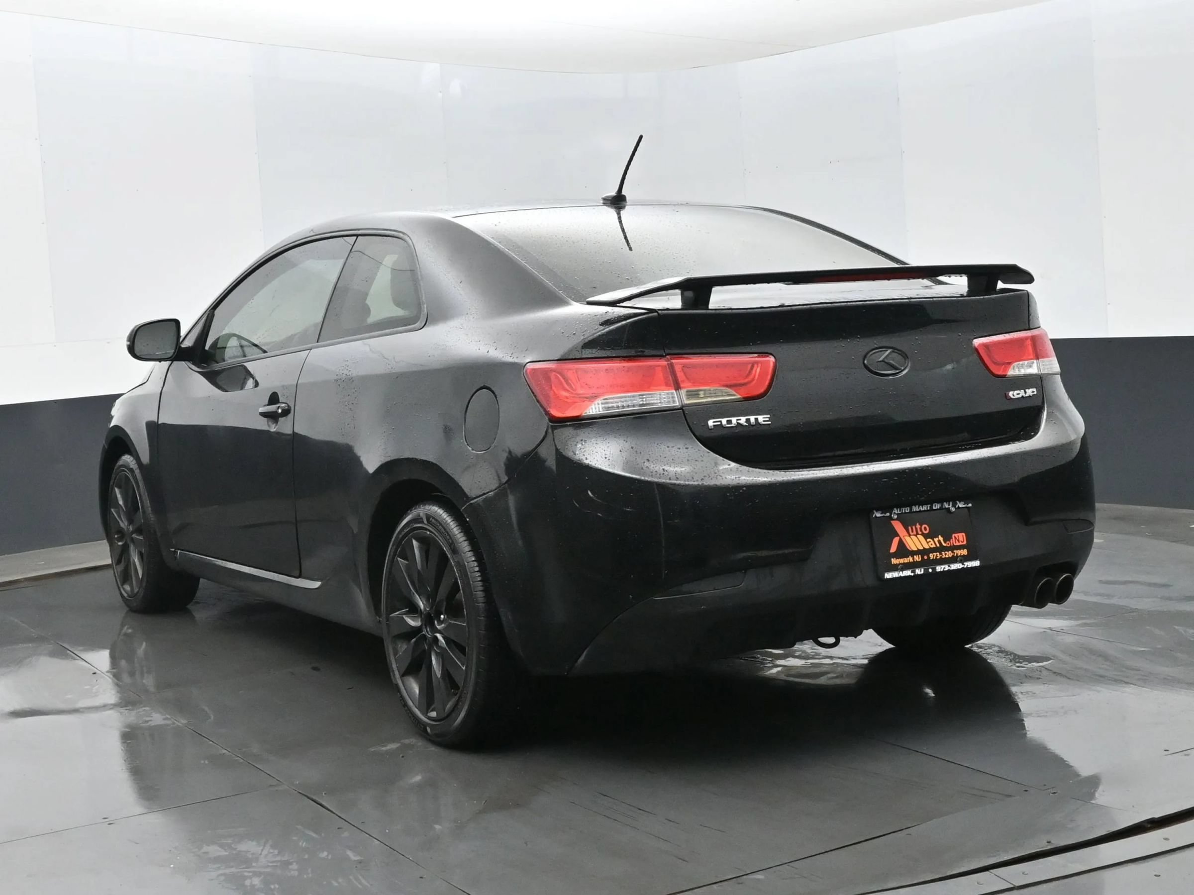Used 2012 Kia Forte Koup SX w/ Leather Pkg FWD image 9