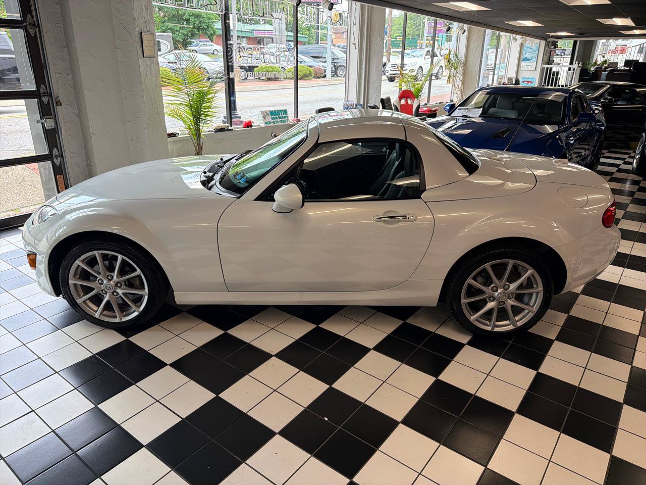 Used 2012 MAZDA MX-5 Miata Grand Touring w/ Premium Pkg RWD image 7