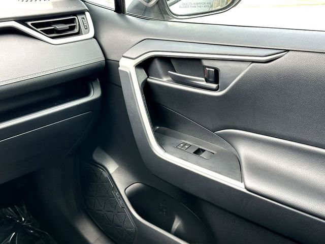 Used 2024 Toyota RAV4 LE AWD/4WD image 25