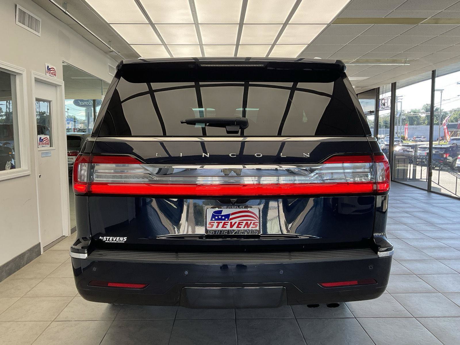Used 2021 Lincoln Navigator Reserve AWD/4WD image 6